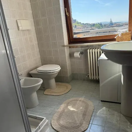 Cozy With Fast Access To Centre And Main Station Kwatera prywatna