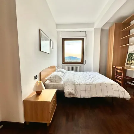 Kwatera prywatna Cozy With Fast Access To Centre And Main Station *